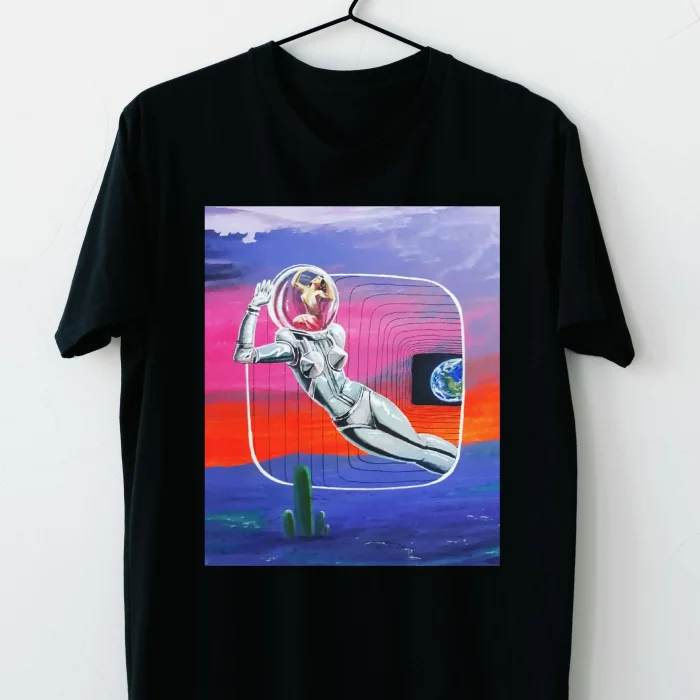 remera negra astronauta
